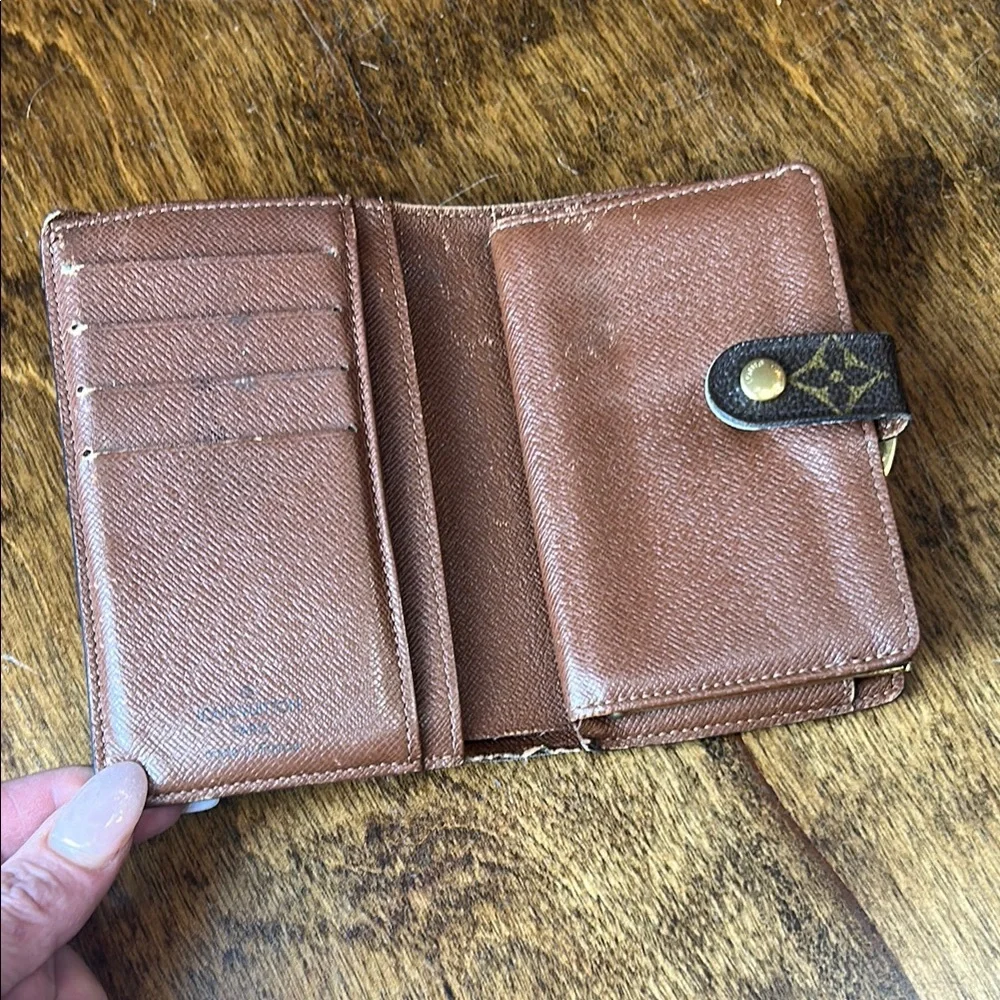 Louis Vuitton Authentic Monogram Wallet